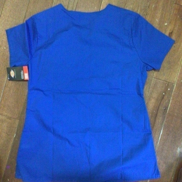 SCRUBS Top - Picture 3 of 5